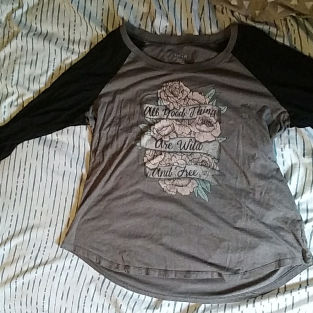 Womens/girls tee roses with quote on the front